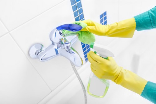 Deep cleaning for a built-up domestic oven